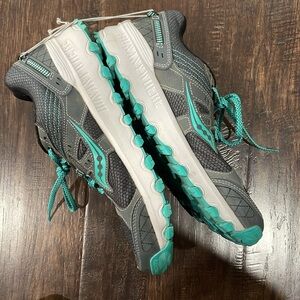 Saucony raptor tr shoes sz 9.5 women’s grey